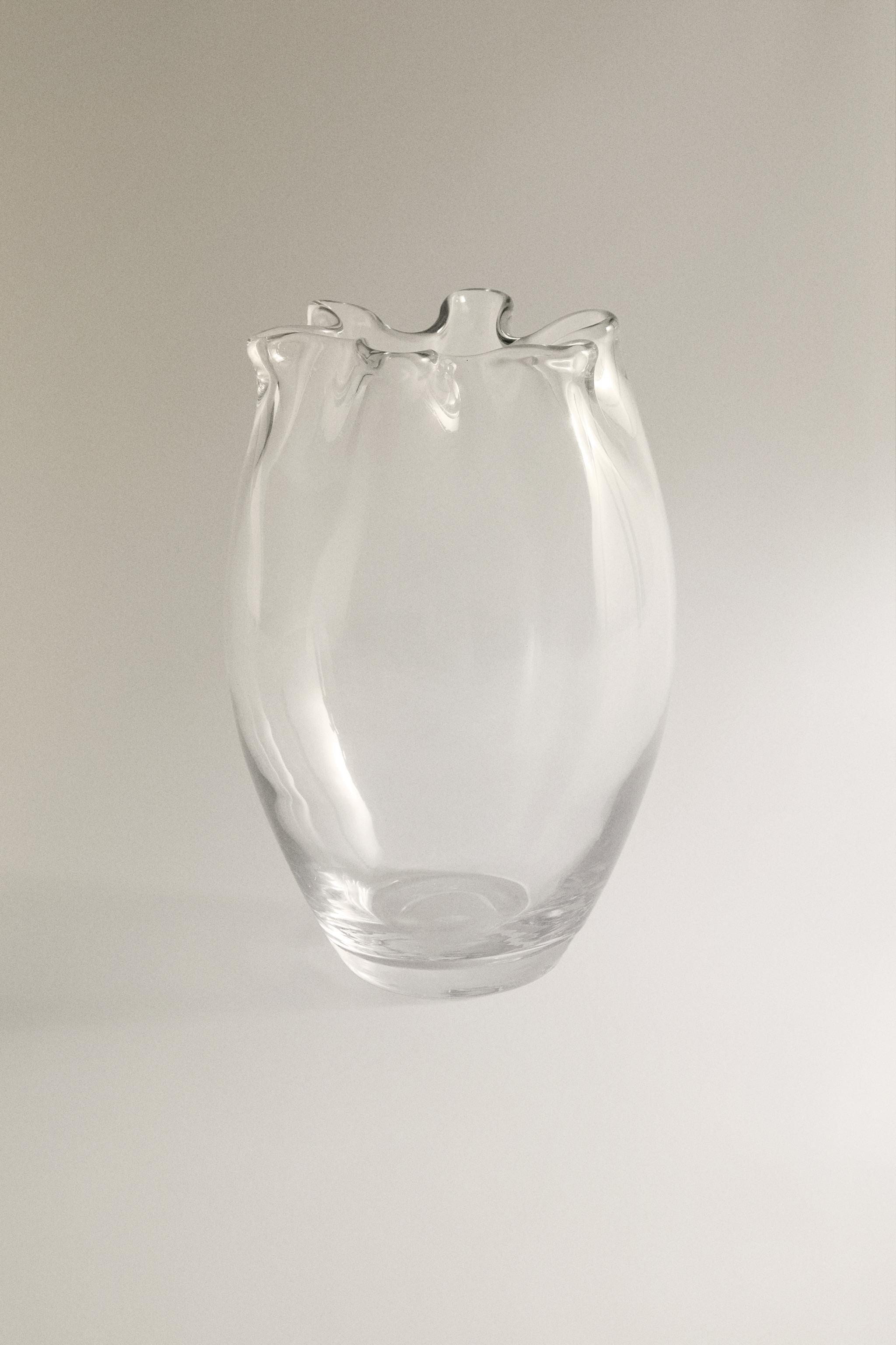 WAVY VASE
